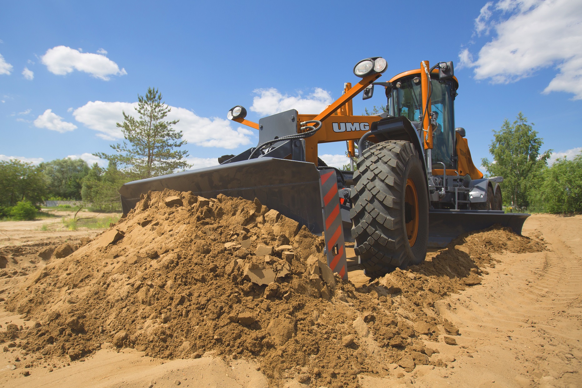 Обзор автогрейдера UMG TG140